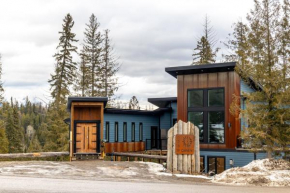 Ski in Ski Out with Huge Game Room and Hot Tub Fernie